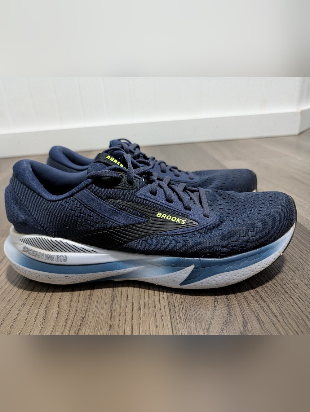 Men's Brooks Adrenaline GTS 24 Running Shoes